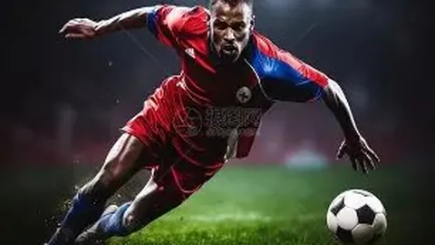 成都战国安争议判罚：应遵规执行坠球恢复比赛